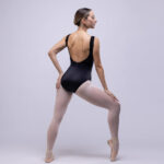 Body danza scolla a V in velluto rigato Zaira - immagine 2